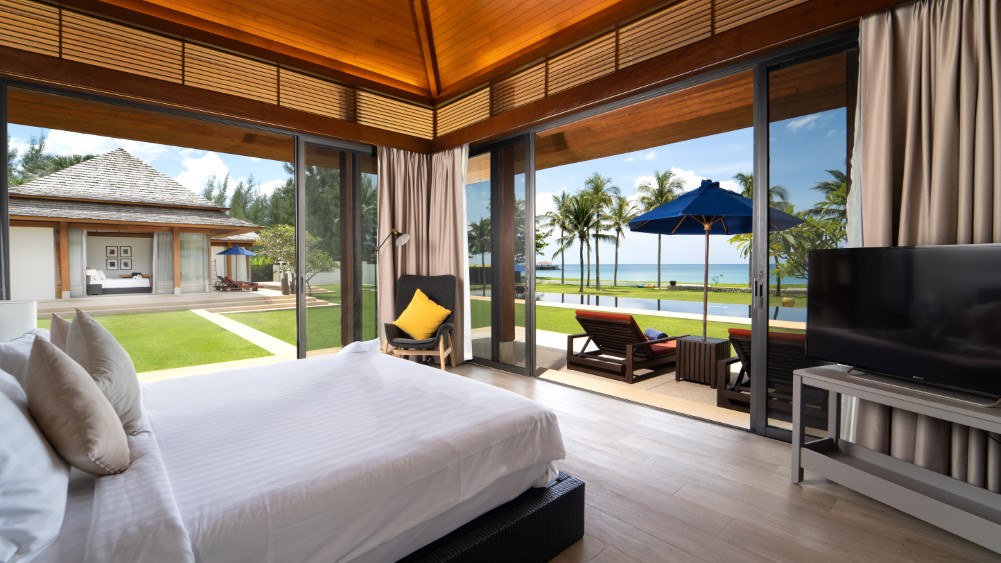Jivana Beach Villas - Villa Jia - Bedroom overlooking the beach